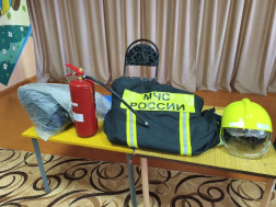 "Юные пожарные спешат на помощь".